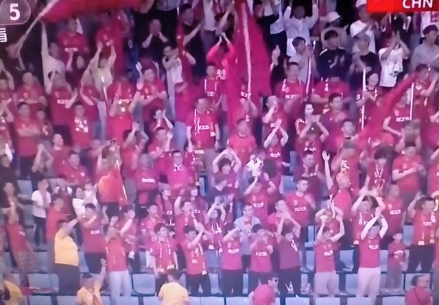 米乐体育网站-进球数不断攀升，球迷热情高涨