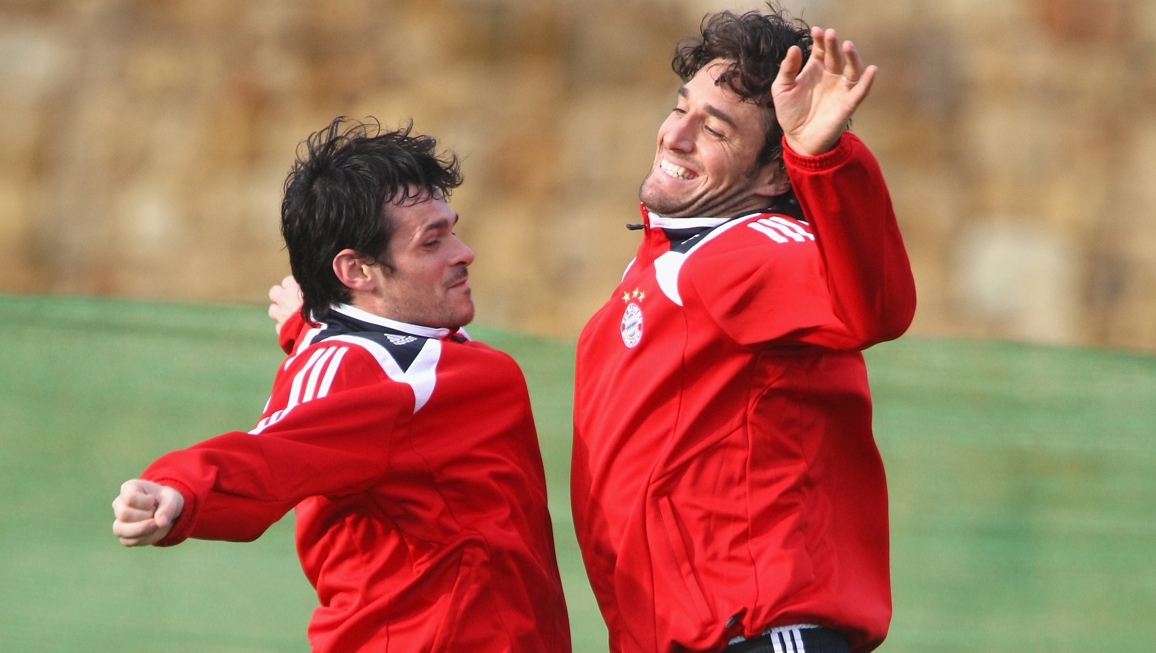 米乐足球官网-包含圣埃蒂安球员集体庆祝胜利，团结力量无敌的词条