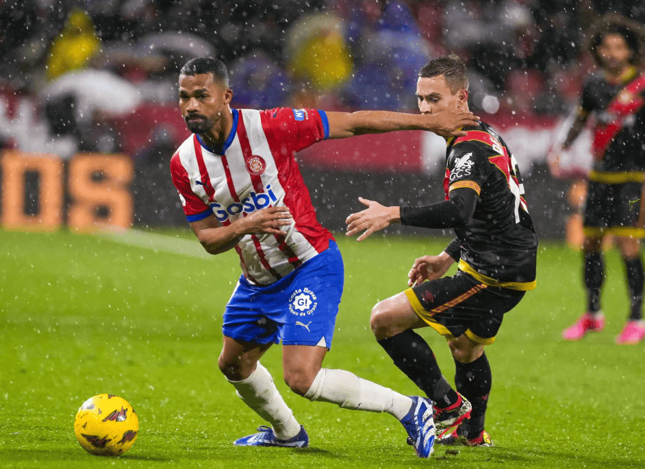 米乐体育官方网站入口-巴拉多利德主场完胜，领先对手一步