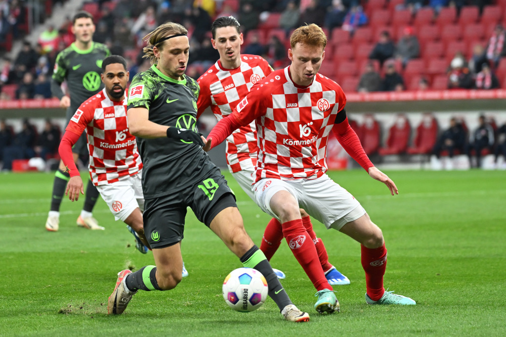 米乐官网入口-包含沃尔夫斯堡球员们为下一场比赛备战的词条