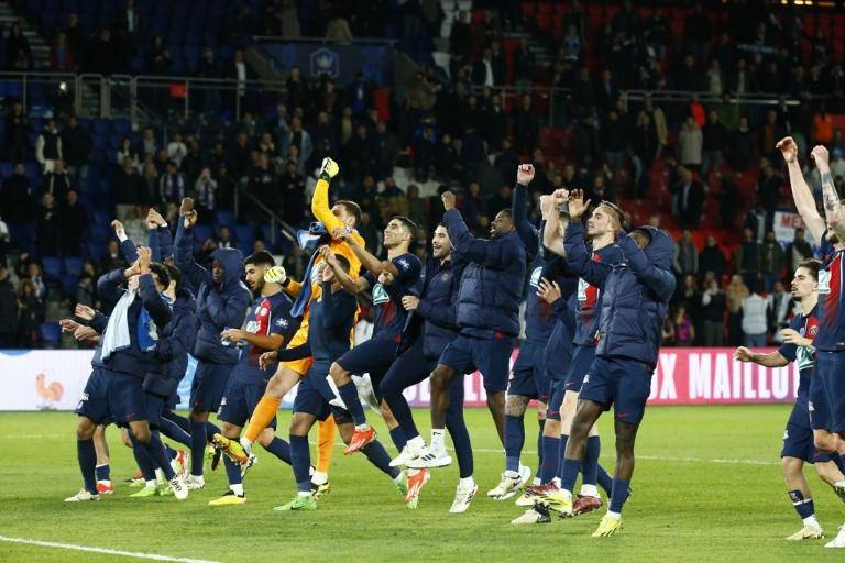 米乐足球官网-包含巨头巴黎圣日耳曼与切尔西在欧冠比赛中对决的词条